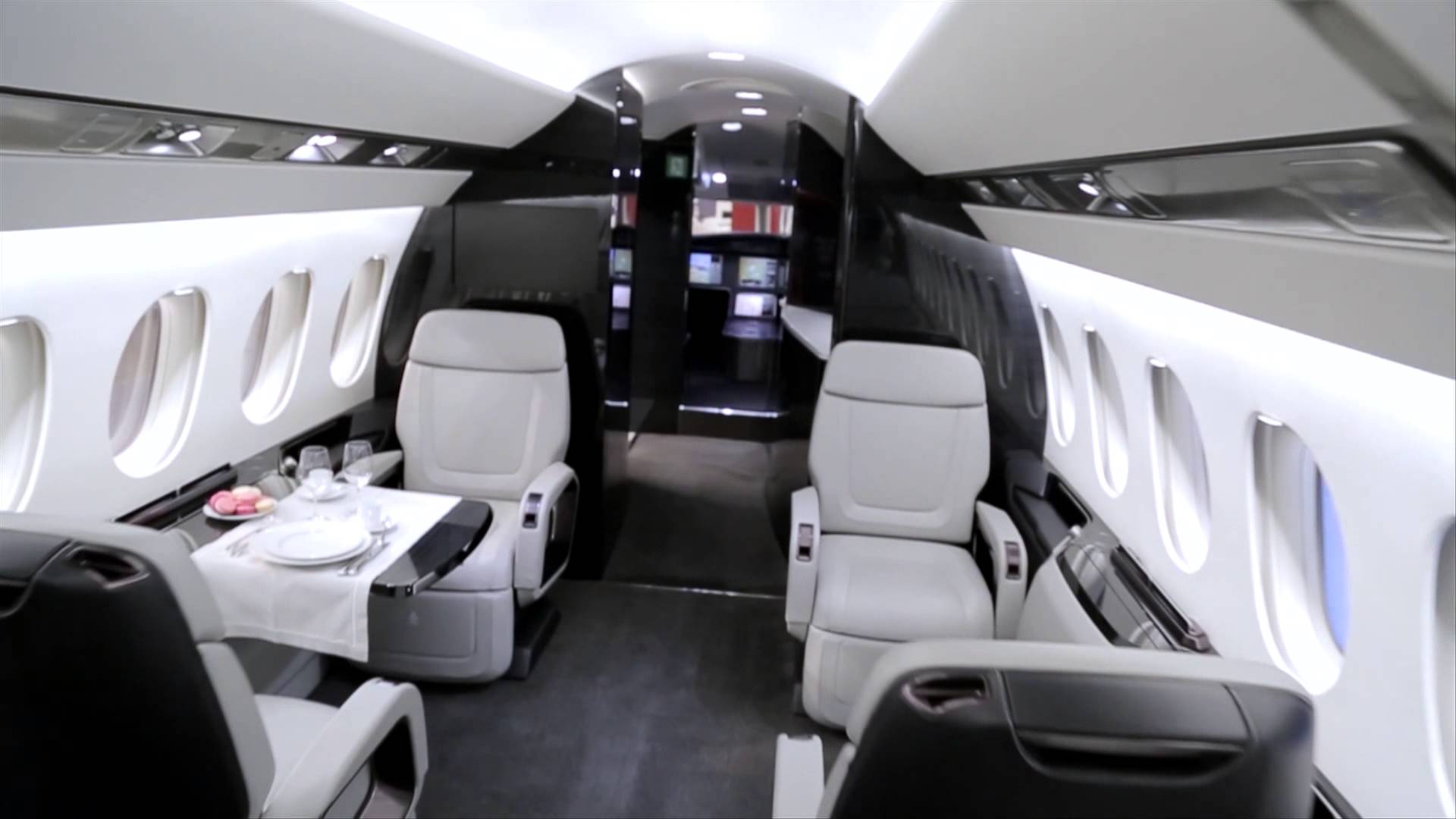 Inside the Dassault Falcon 5X Cabin – AINtv